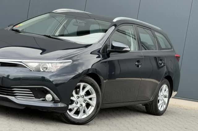 Toyota Auris (2017) thumbnail 6