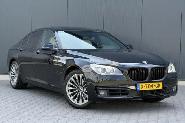 BMW 7-Serie (2014) thumbnail 2