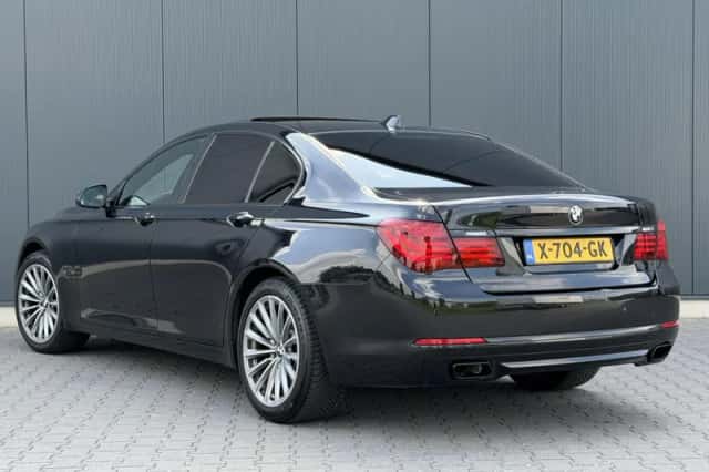 BMW 7-Serie (2014) thumbnail 3