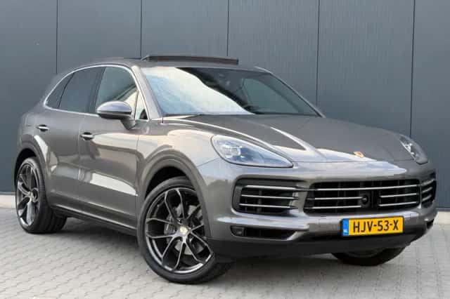 Porsche Cayenne (2018) thumbnail 2