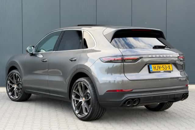 Porsche Cayenne (2018) thumbnail 3