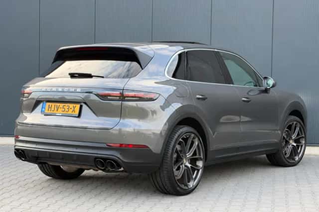 Porsche Cayenne (2018) thumbnail 4