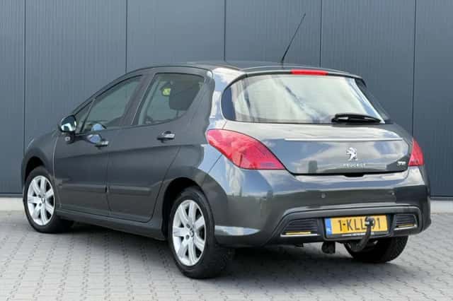 Peugeot 308 (2012) thumbnail 3