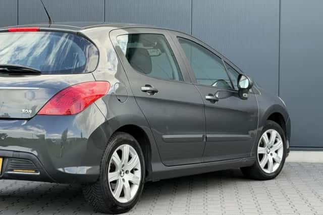 Peugeot 308 (2012) thumbnail 5