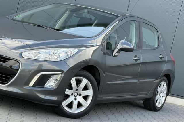 Peugeot 308 (2012) thumbnail 6