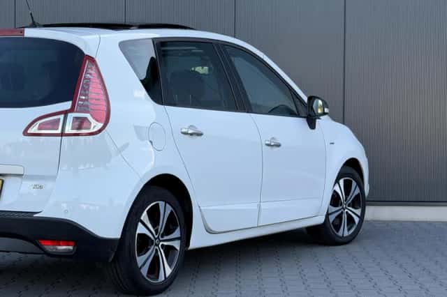Renault Scénic (2011) thumbnail 5