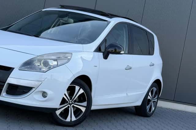 Renault Scénic (2011) thumbnail 6