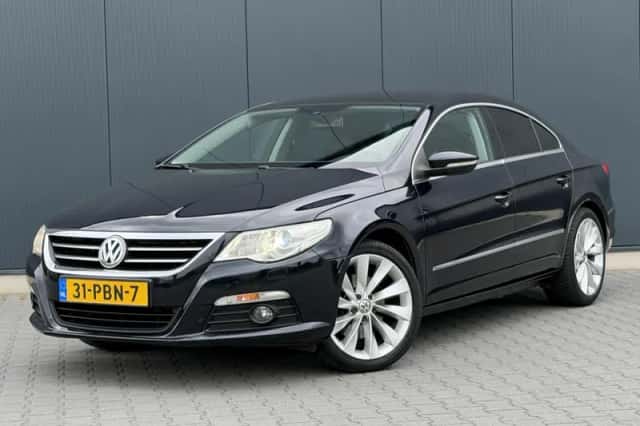 Volkswagen Passat (2011) thumbnail 1