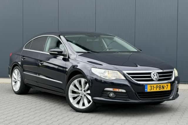Volkswagen Passat (2011) thumbnail 2
