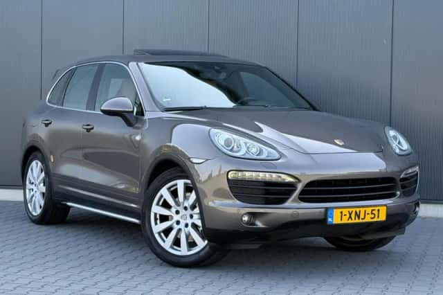 Porsche Cayenne (2014) thumbnail 2