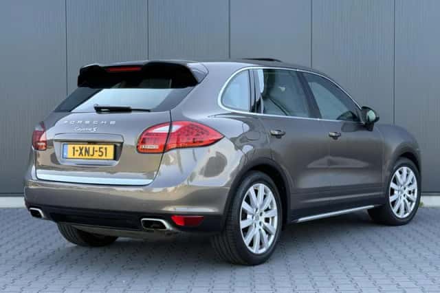 Porsche Cayenne (2014) thumbnail 4