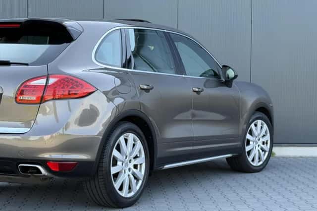 Porsche Cayenne (2014) thumbnail 5