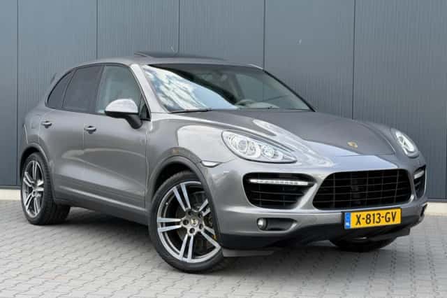 Porsche Cayenne (2010) thumbnail 2