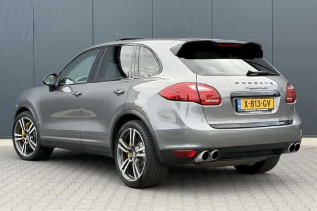 Porsche Cayenne (2010) thumbnail 3