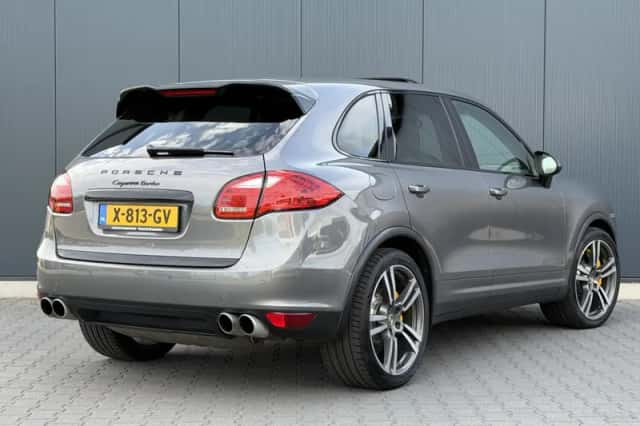 Porsche Cayenne (2010) thumbnail 4