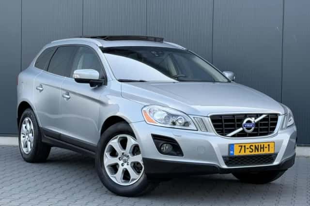 Volvo XC60 (2010) thumbnail 2