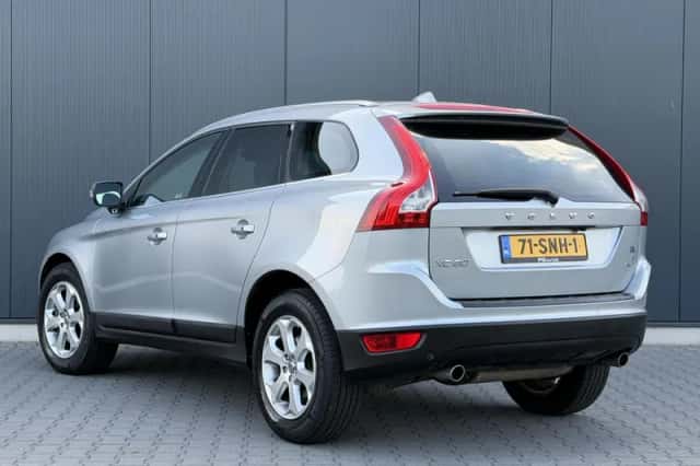 Volvo XC60 (2010) thumbnail 3