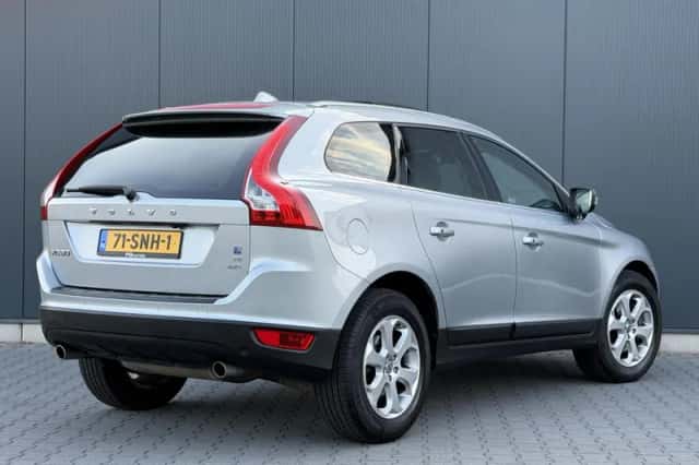 Volvo XC60 (2010) thumbnail 4