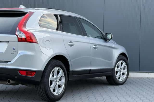 Volvo XC60 (2010) thumbnail 5