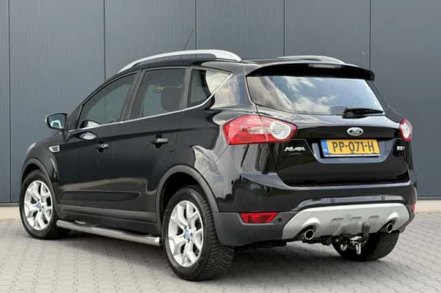 Ford Kuga (2010) thumbnail 3