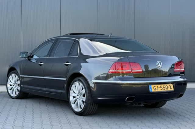 Volkswagen Phaeton (2011) thumbnail 3