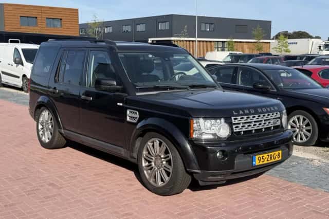 Land Rover Discovery (2013) thumbnail 1