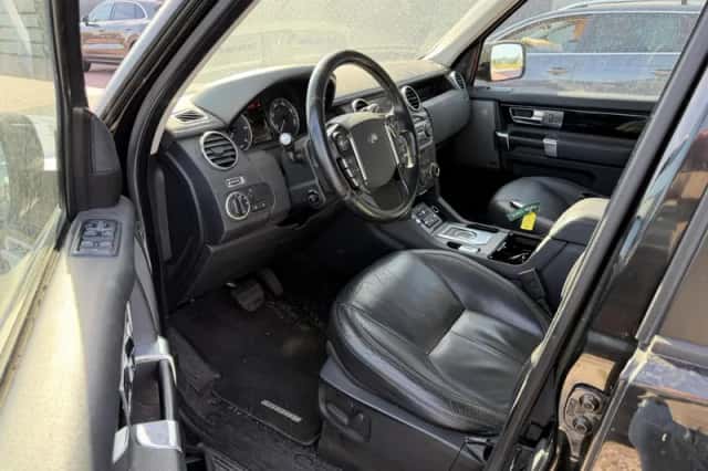Land Rover Discovery (2013) thumbnail 6