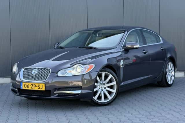 Jaguar XF (2008) thumbnail 1