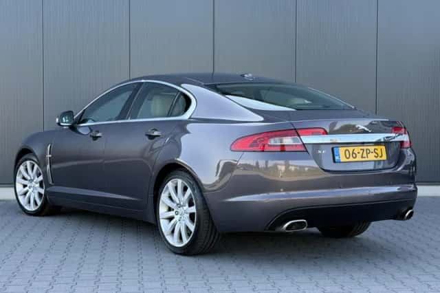 Jaguar XF (2008) thumbnail 3