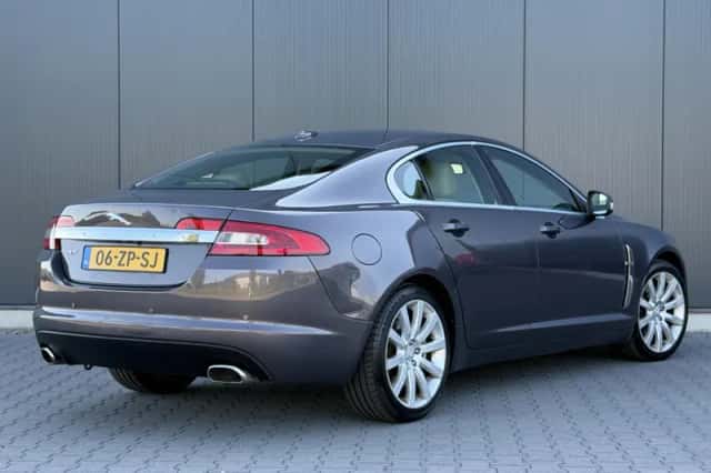 Jaguar XF (2008) thumbnail 4