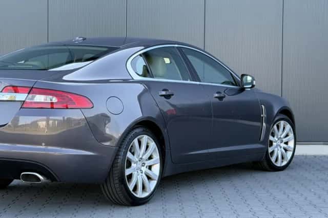 Jaguar XF (2008) thumbnail 5