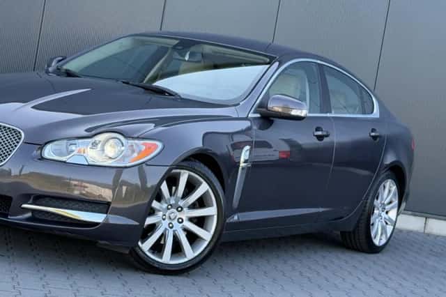 Jaguar XF (2008) thumbnail 6