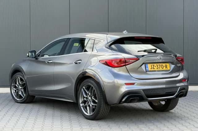 Infiniti Q30S (2016) thumbnail 3