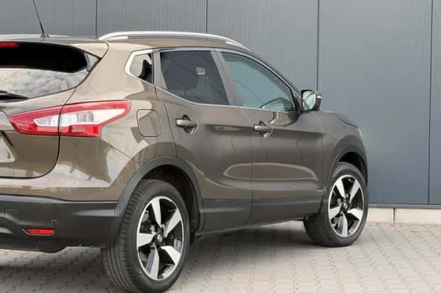 Nissan Qashqai (2016) thumbnail 5