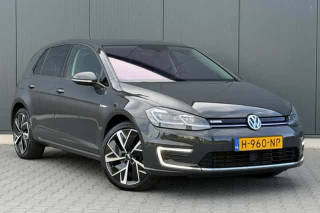 Volkswagen E-Golf (2020) thumbnail 2