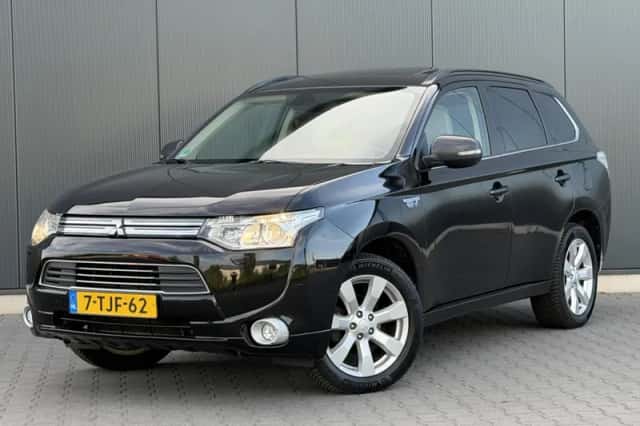 Mitsubishi Outlander (2014) thumbnail 1