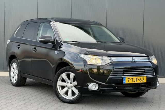 Mitsubishi Outlander (2014) thumbnail 2
