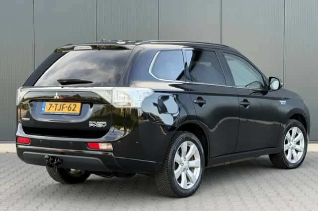 Mitsubishi Outlander (2014) thumbnail 4