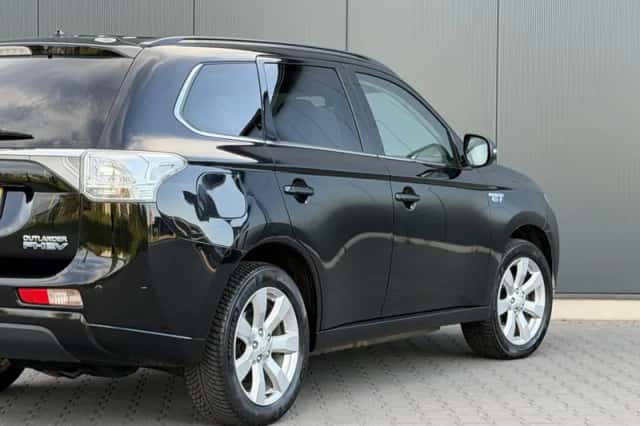 Mitsubishi Outlander (2014) thumbnail 5