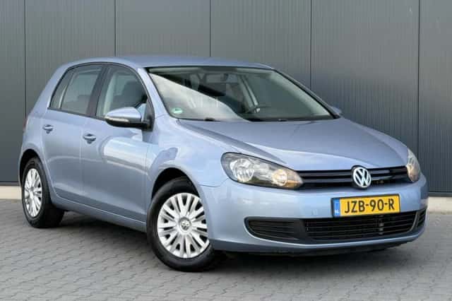 Volkswagen Golf (2009) thumbnail 2