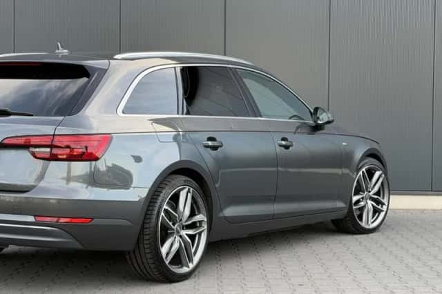 Audi A4 (2016) thumbnail 5