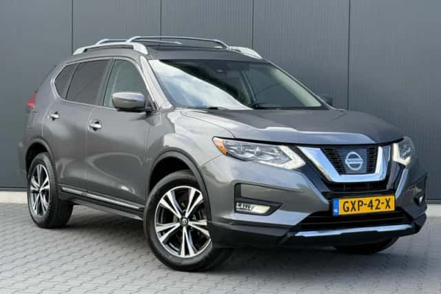 Nissan X-Trail (2017) thumbnail 2