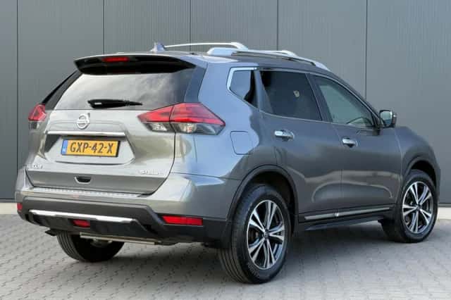 Nissan X-Trail (2017) thumbnail 4
