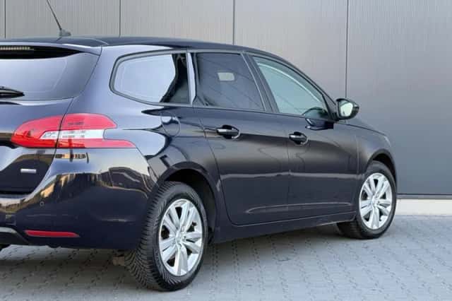 Peugeot 308 (2015) thumbnail 5