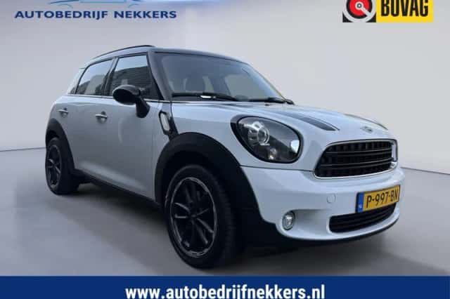 MINI Countryman (2016) thumbnail 2
