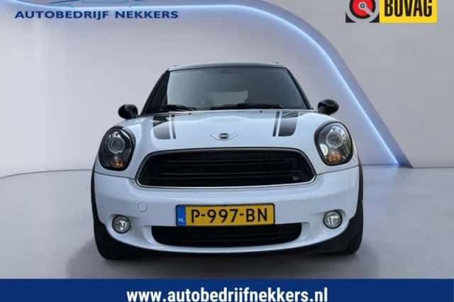 MINI Countryman (2016) thumbnail 3