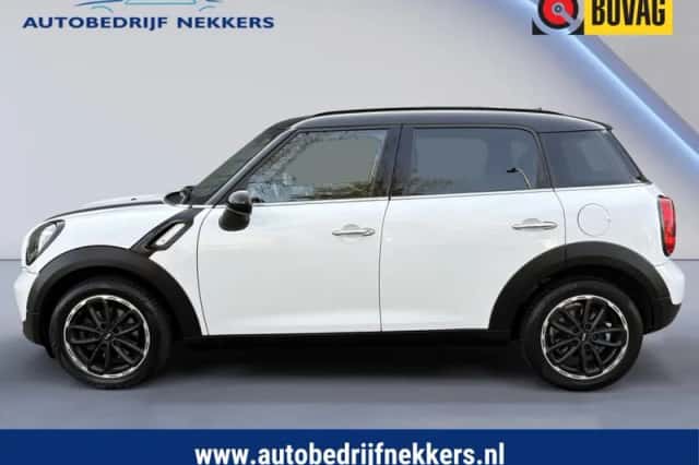 MINI Countryman (2016) thumbnail 4