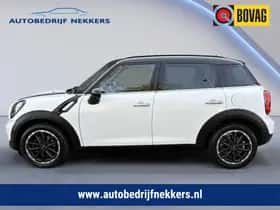 MINI Countryman (2016) thumbnail 4