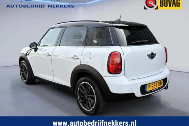 MINI Countryman (2016) thumbnail 5