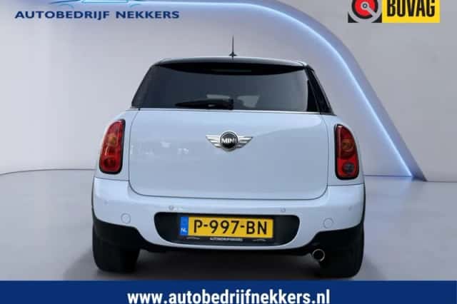 MINI Countryman (2016) thumbnail 6